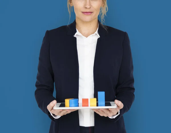 Mujer de negocios con Gráfico Sonriendo —  Fotos de Stock