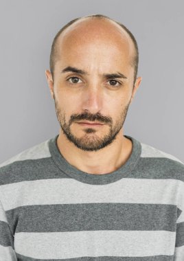 Casual adam stüdyo çekimleri 