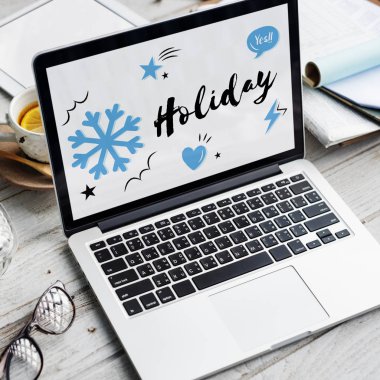 çalışma alanı tablo açılan laptop