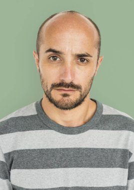 Casual adam stüdyo çekimleri 