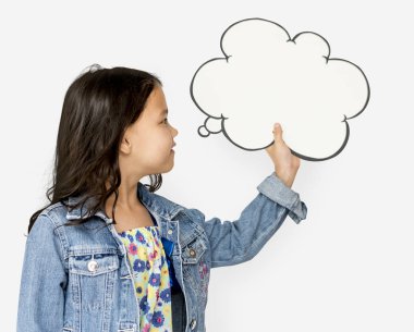 sevimli küçük kız stüdyoda