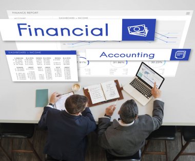 İşadamları laptop ile çalışma. 