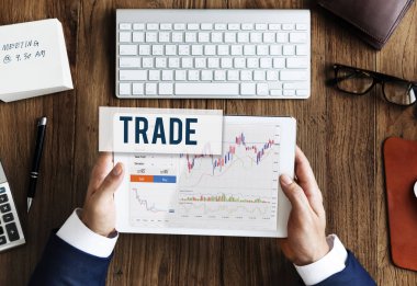 iş kişi dijital tablet kullanma