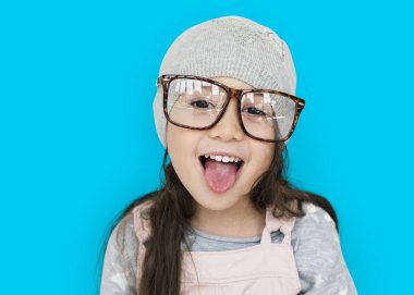 Gözlüklü küçük kız