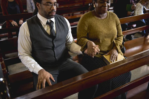 Couple holding hands in church — Stock Photo, Image