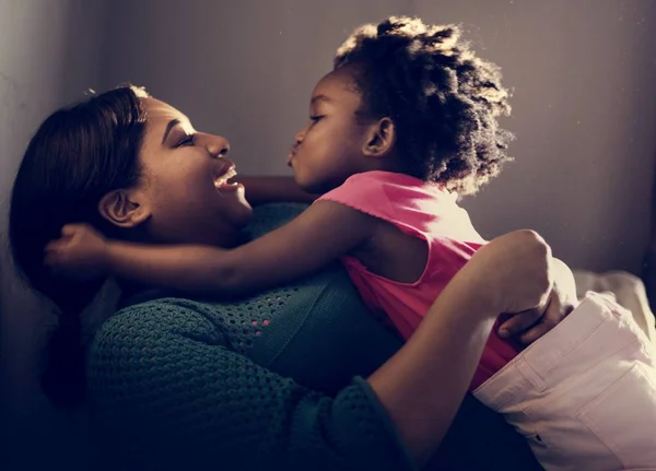 Mãe e filha felizes — Fotografia de Stock