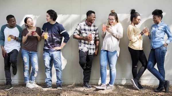 Multi-etnisch studenten samen — Stockfoto