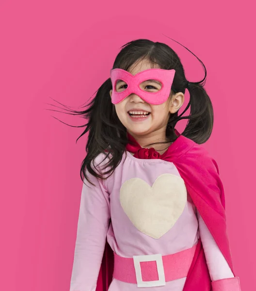 Flicka i superhjälte kostym — Stockfoto