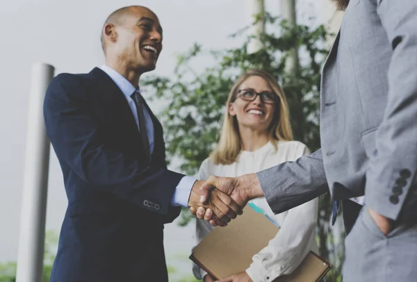 Gente de negocios moviendo las manos — Foto de Stock