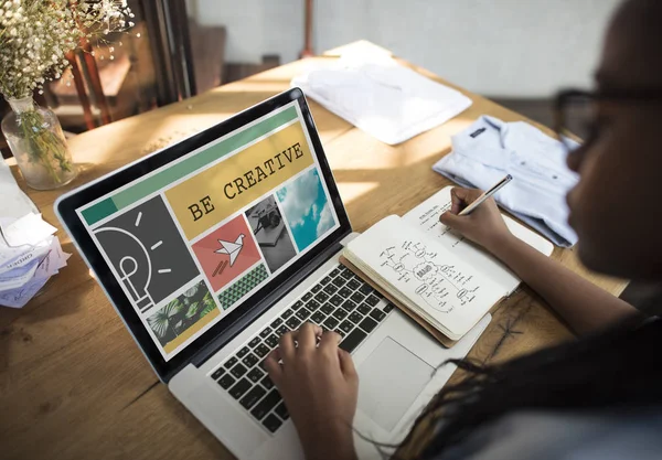 Person using laptop computer — Stock Photo, Image