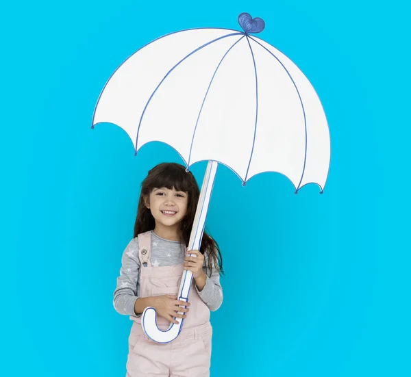 Kız holding sahte şemsiye — Stok fotoğraf