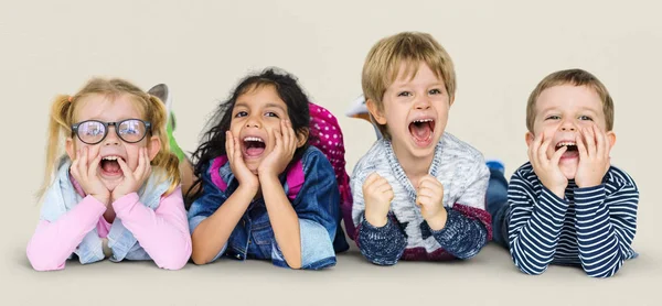 Niños multiétnicos en el estudio — Foto de Stock