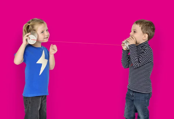 Bambini che utilizzano String Phone — Foto Stock