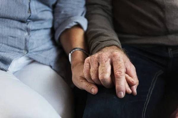 Senior couple holding hands — Stock Photo, Image