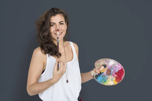 Mujer sosteniendo paleta de pintura —  Fotos de Stock