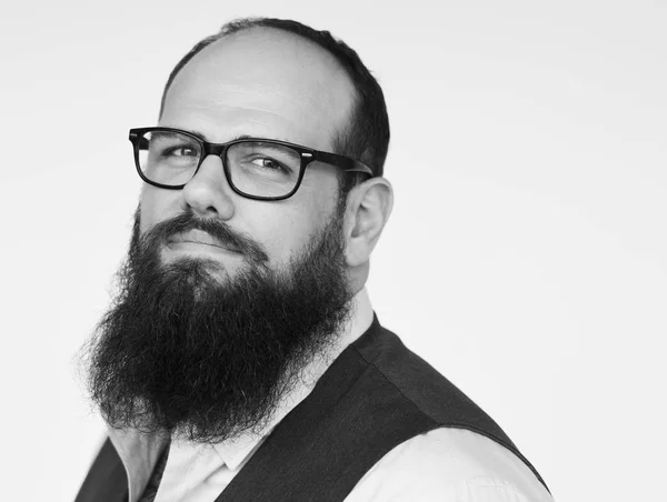 Homem com barba posando em estúdio — Fotografia de Stock