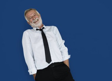 gülümseyen kıdemli işadamı 