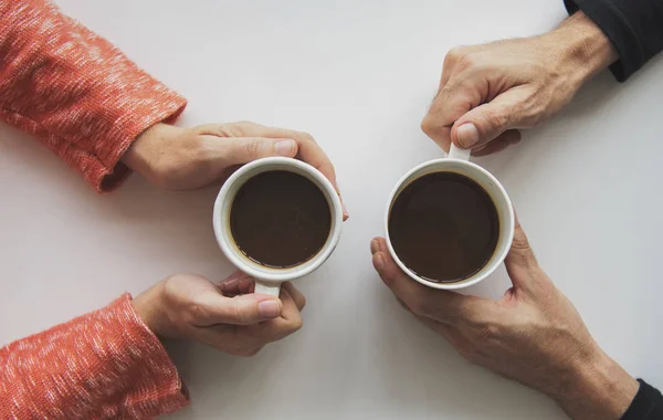 Human hands holding tea cups — Stock Photo, Image