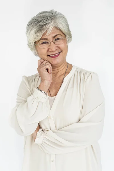 Senior asiatisk kvinna i studion — Stockfoto