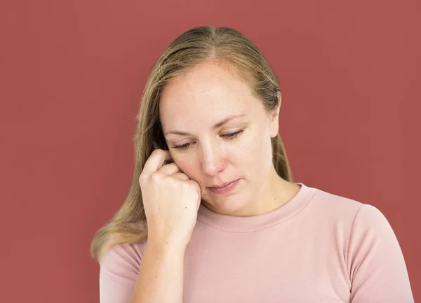 Mujer caucásica joven deprimida — Foto de Stock