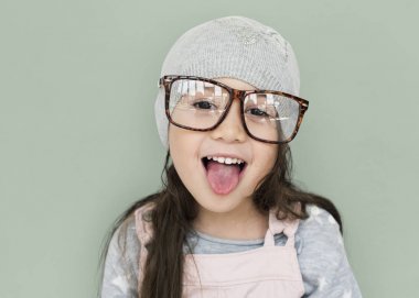 sevimli küçük kız gözlüklü