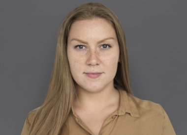 studio poz ile kadın