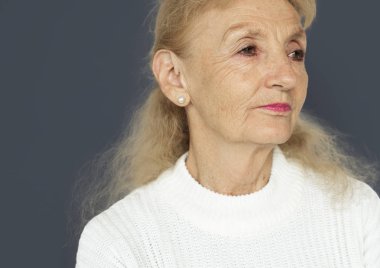 ciddi üst düzey beyaz kadın