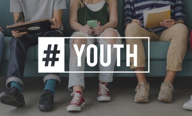 Arkadaşlar birlikte vakit geçiriyorlar.