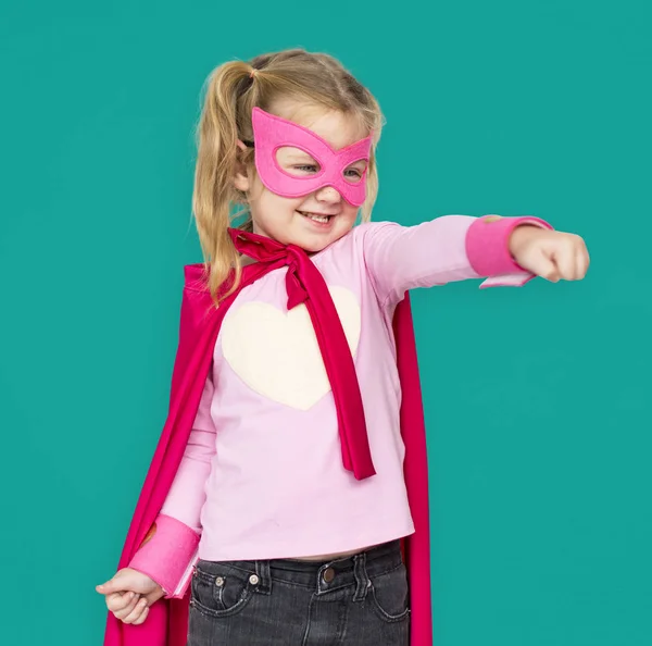 Chica vestirse con traje de superhéroe — Foto de Stock