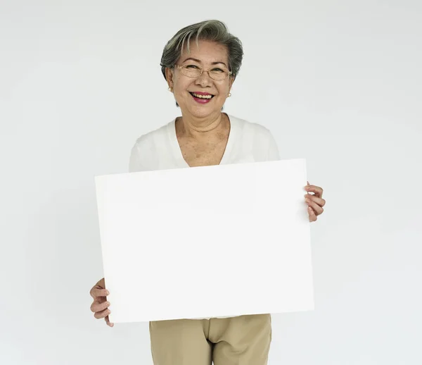 Femeie care deține pancardul — Fotografie, imagine de stoc