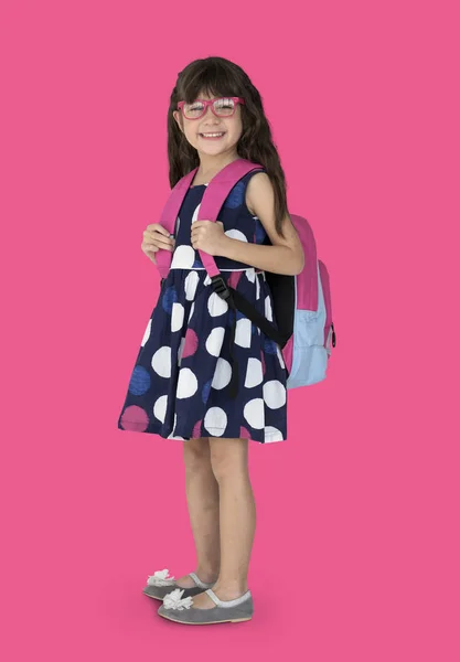 Το χαριτωμένο μικρό κορίτσι με σακίδιο — Φωτογραφία Αρχείου