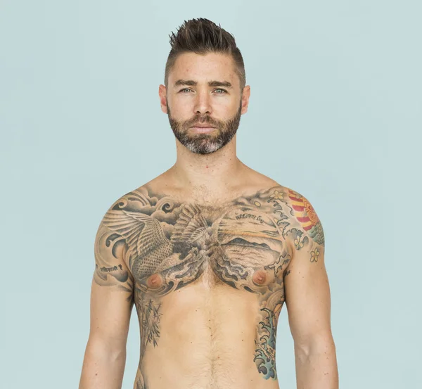 Homem bonito com tatuagens — Fotografia de Stock