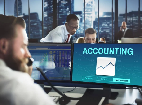 Gente de negocios trabajando en oficina — Foto de Stock