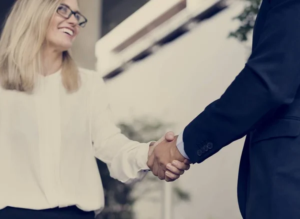 Gente de negocios moviendo las manos — Foto de Stock