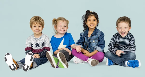 Niños multiétnicos en el estudio — Foto de Stock