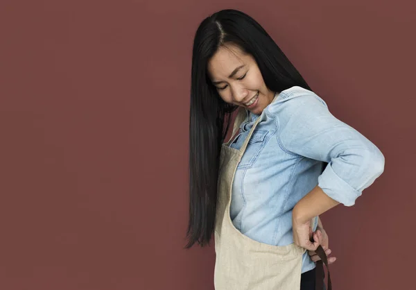 Mujer usando delantal —  Fotos de Stock