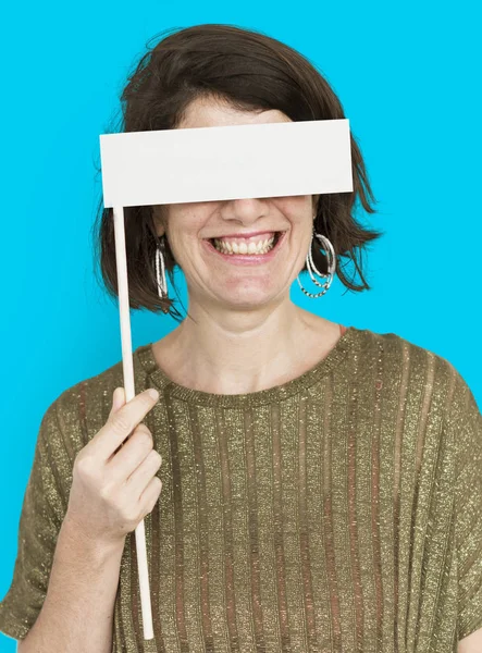 Mulher segurando bandeira — Fotografia de Stock