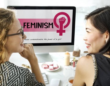 bilgisayar kullanma office kadınlar