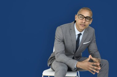 Stüdyo çekimi işadamı düşünme