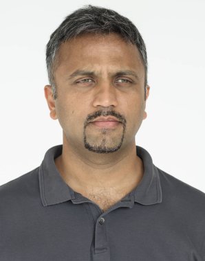 ciddi Hintli adam yüz