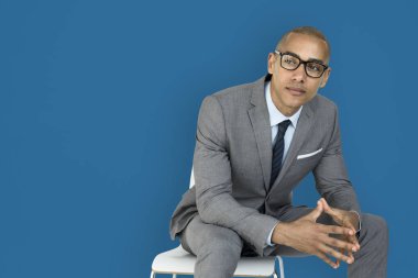 Stüdyo çekimi işadamı düşünme 