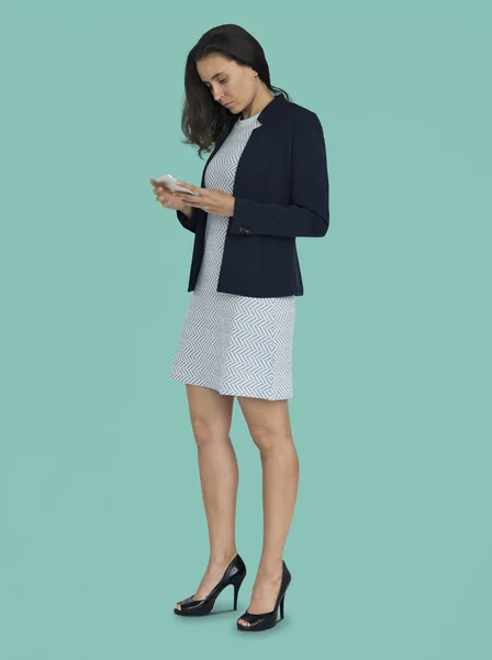 Businesswoman using smartphone — Stock Photo, Image