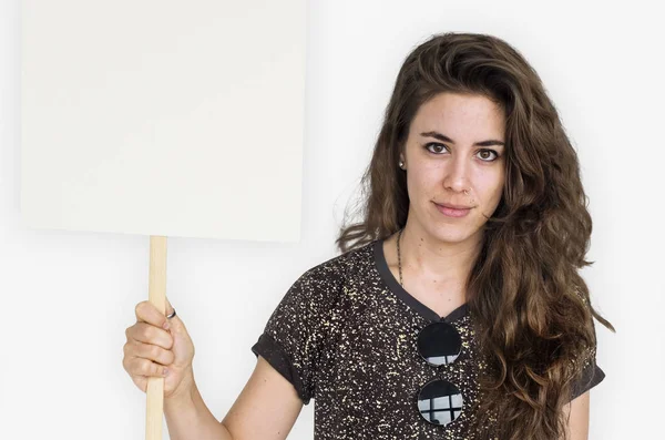 Mulher segurando cartaz — Fotografia de Stock