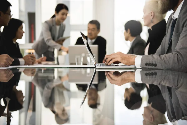 Gente de negocios en la reunión —  Fotos de Stock