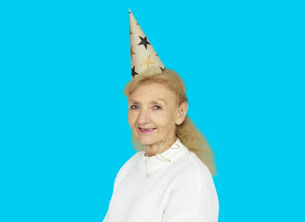 Mulher usando boné de aniversário — Fotografia de Stock