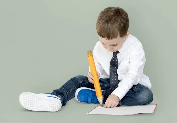 Dessin garçon avec crayon — Photo