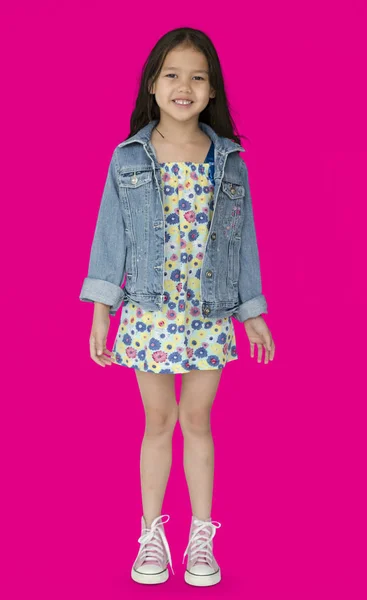 Roztomilá holčička v šatech — Stock fotografie