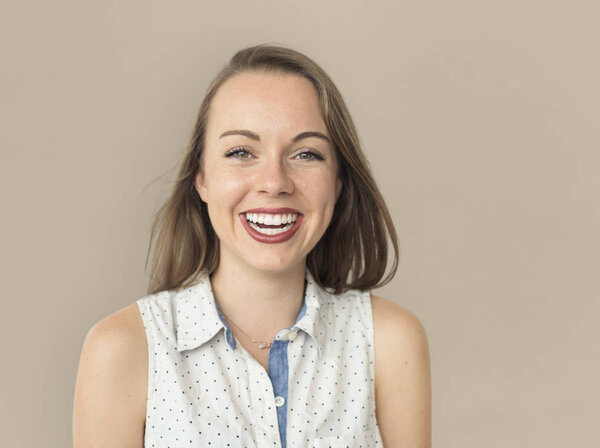 Веселая женщина улыбается
 