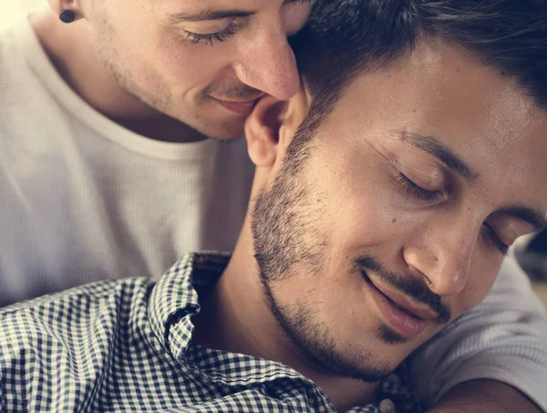 Gay pár tráví čas spolu — Stock fotografie