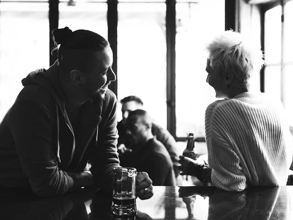 Diversidad que la gente celebra con cerveza —  Fotos de Stock